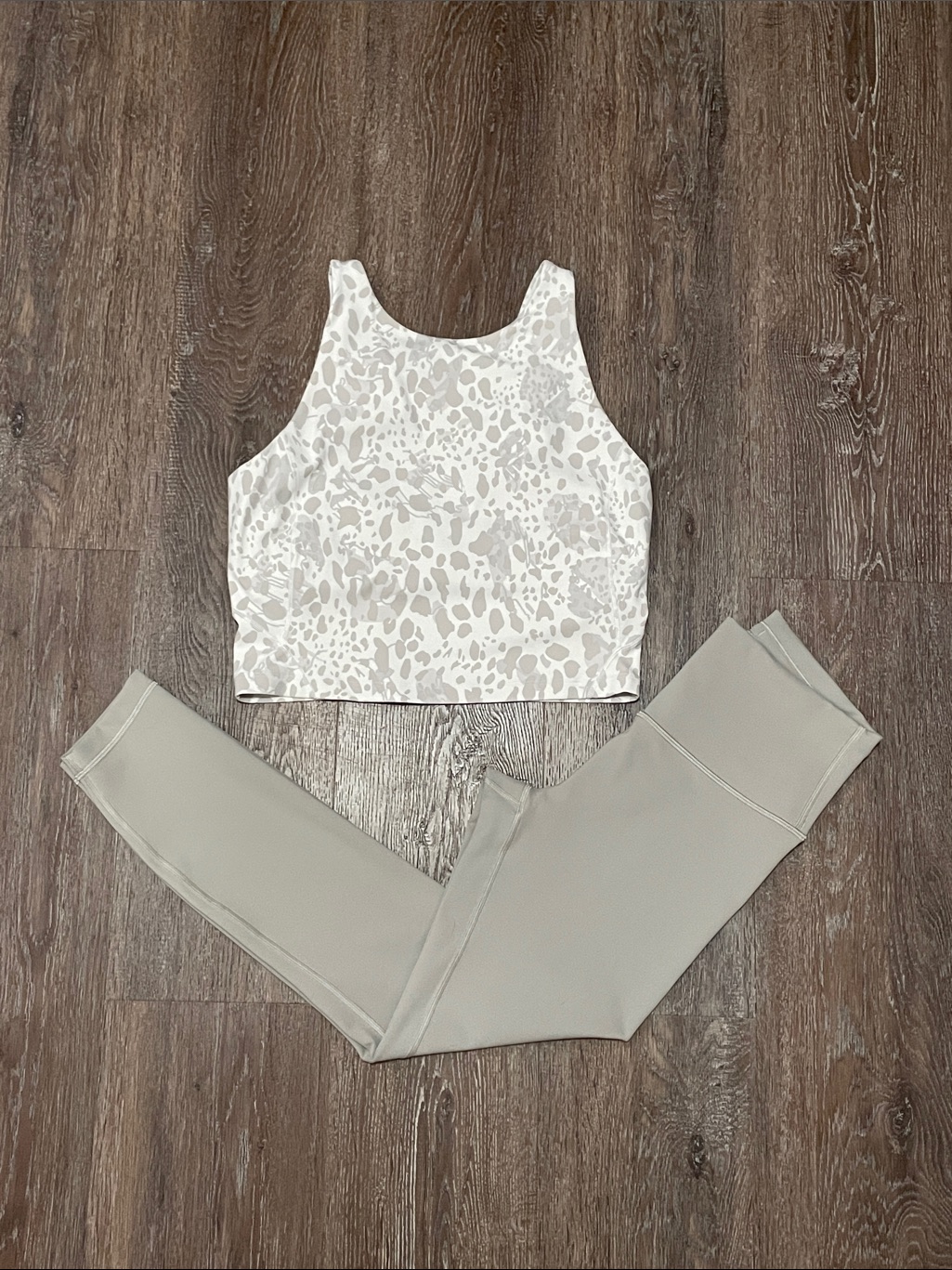 Like New Lululemon Matching Set. Size Top 8/Bottom 6